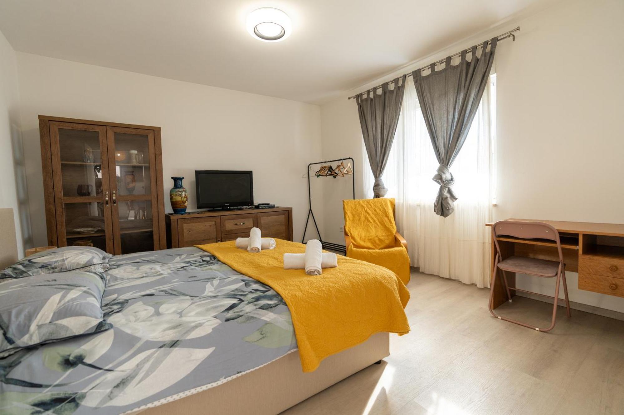 Two-Bedroom Apartment Rea In Ровінь Екстер'єр фото