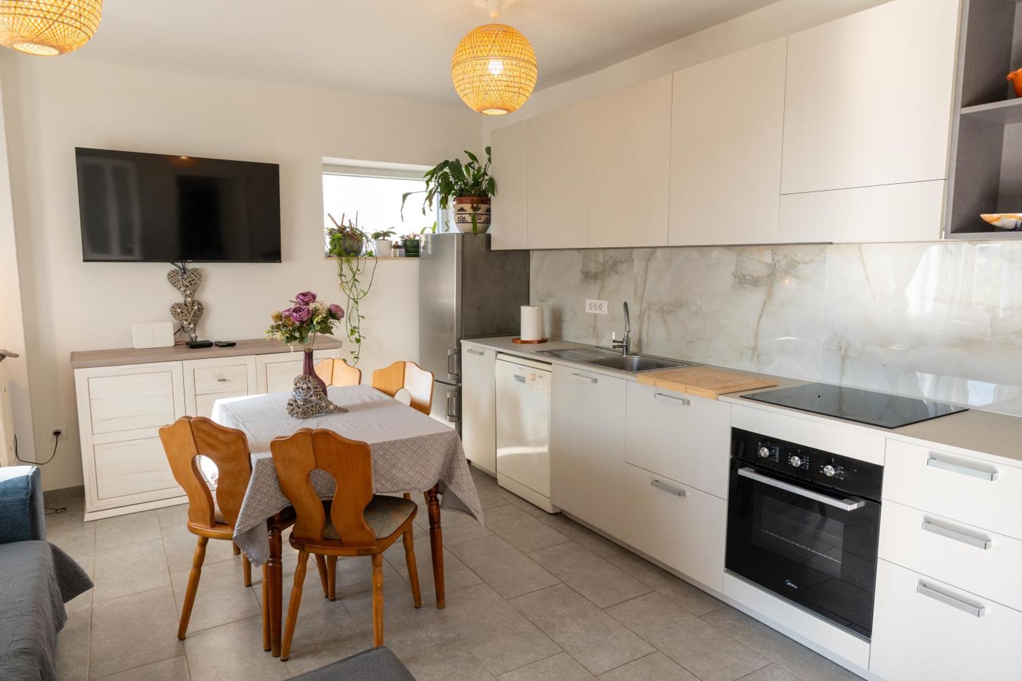 Two-Bedroom Apartment Rea In Ровінь Екстер'єр фото