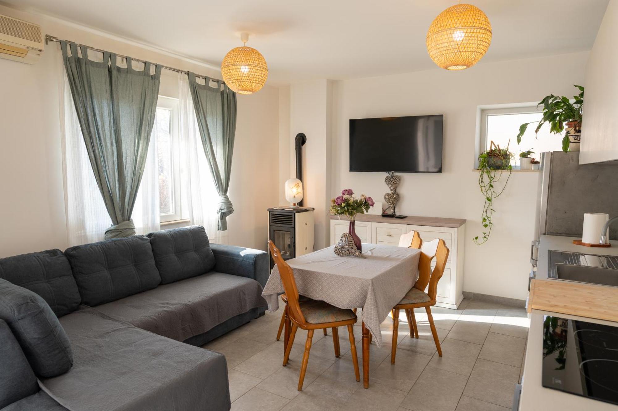 Two-Bedroom Apartment Rea In Ровінь Екстер'єр фото