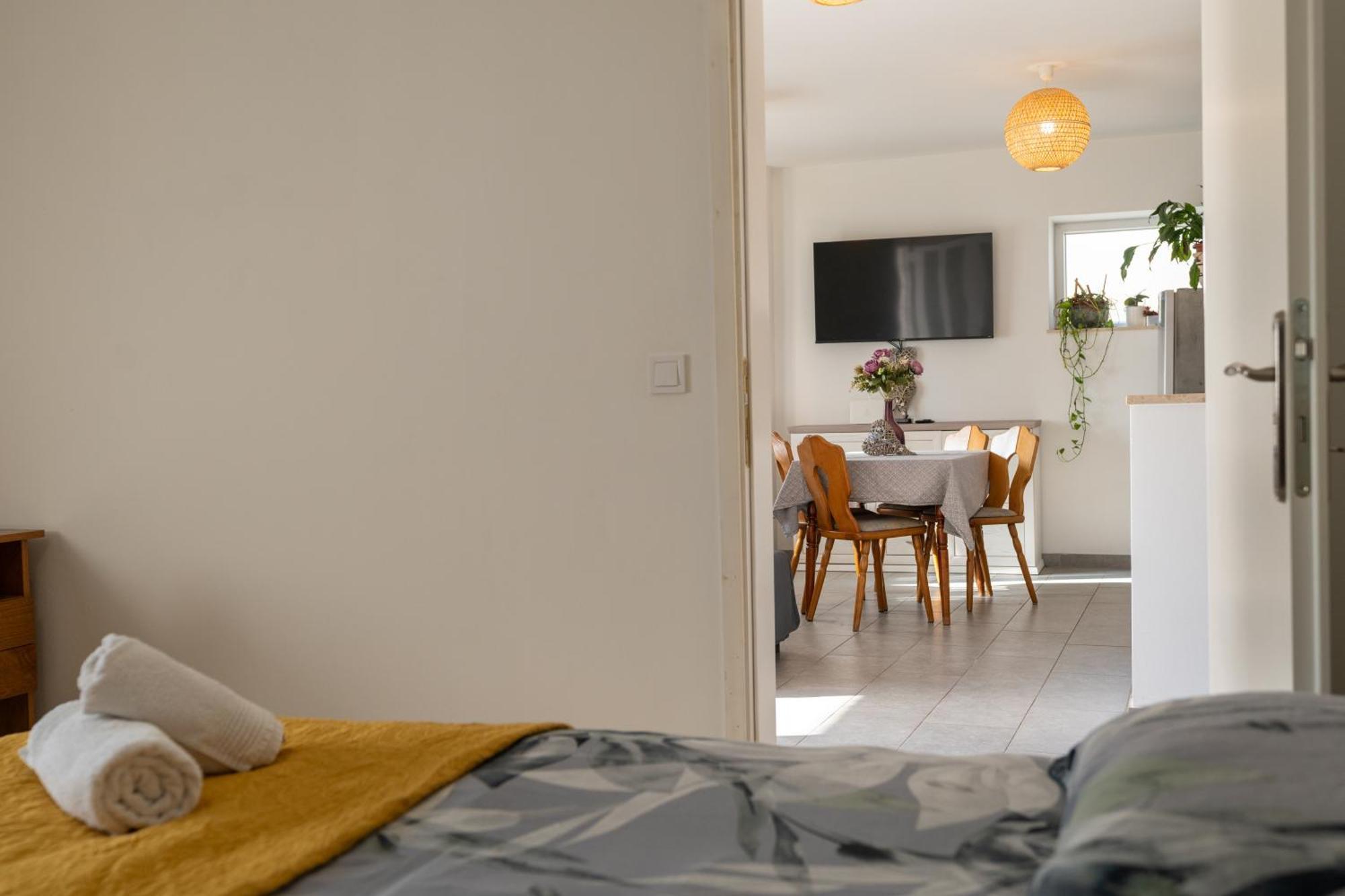Two-Bedroom Apartment Rea In Ровінь Екстер'єр фото