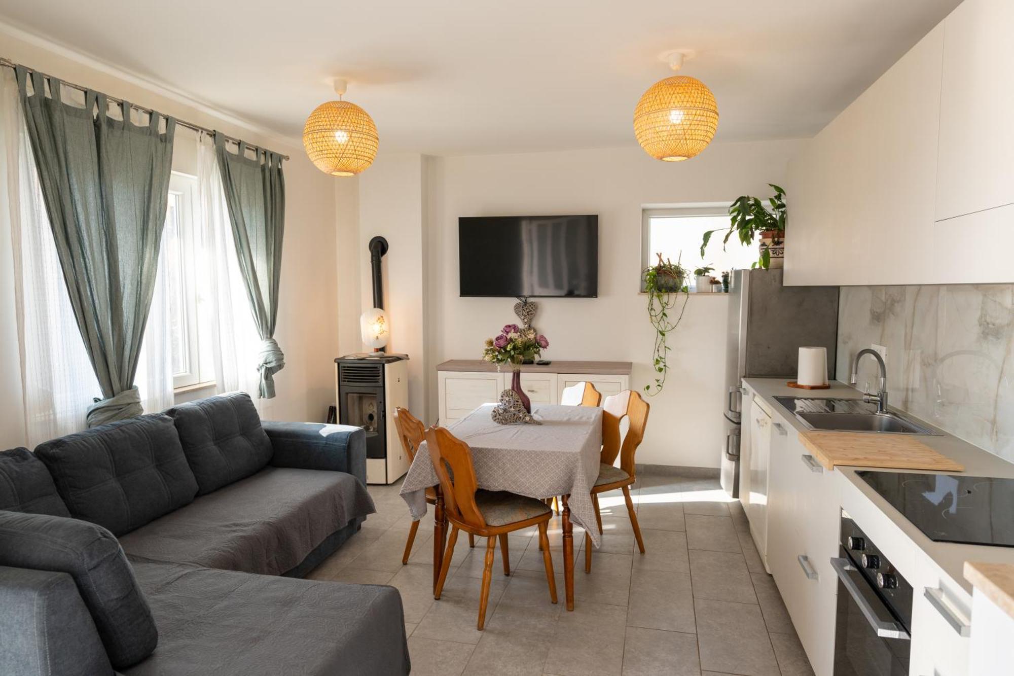 Two-Bedroom Apartment Rea In Ровінь Екстер'єр фото