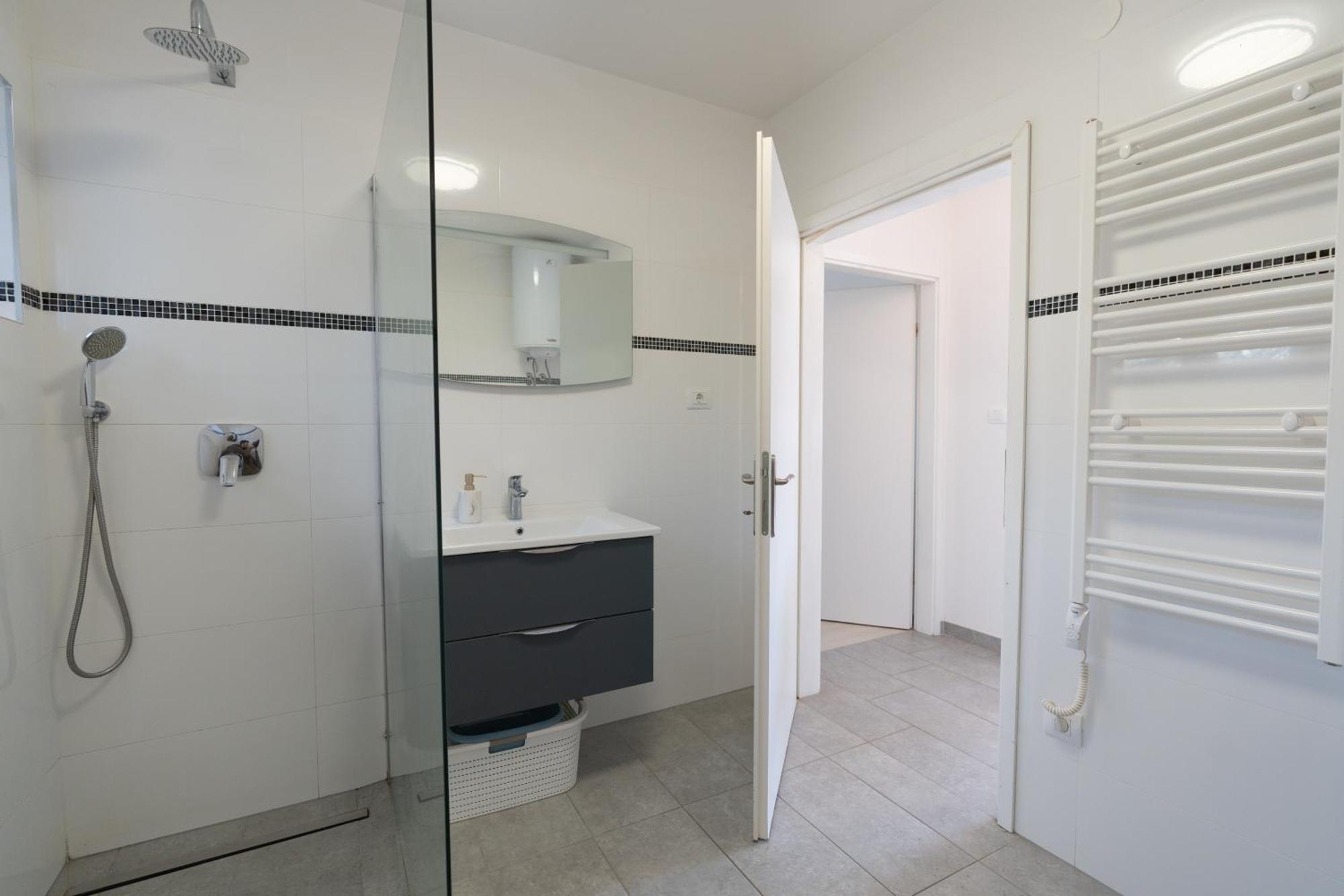 Two-Bedroom Apartment Rea In Ровінь Екстер'єр фото