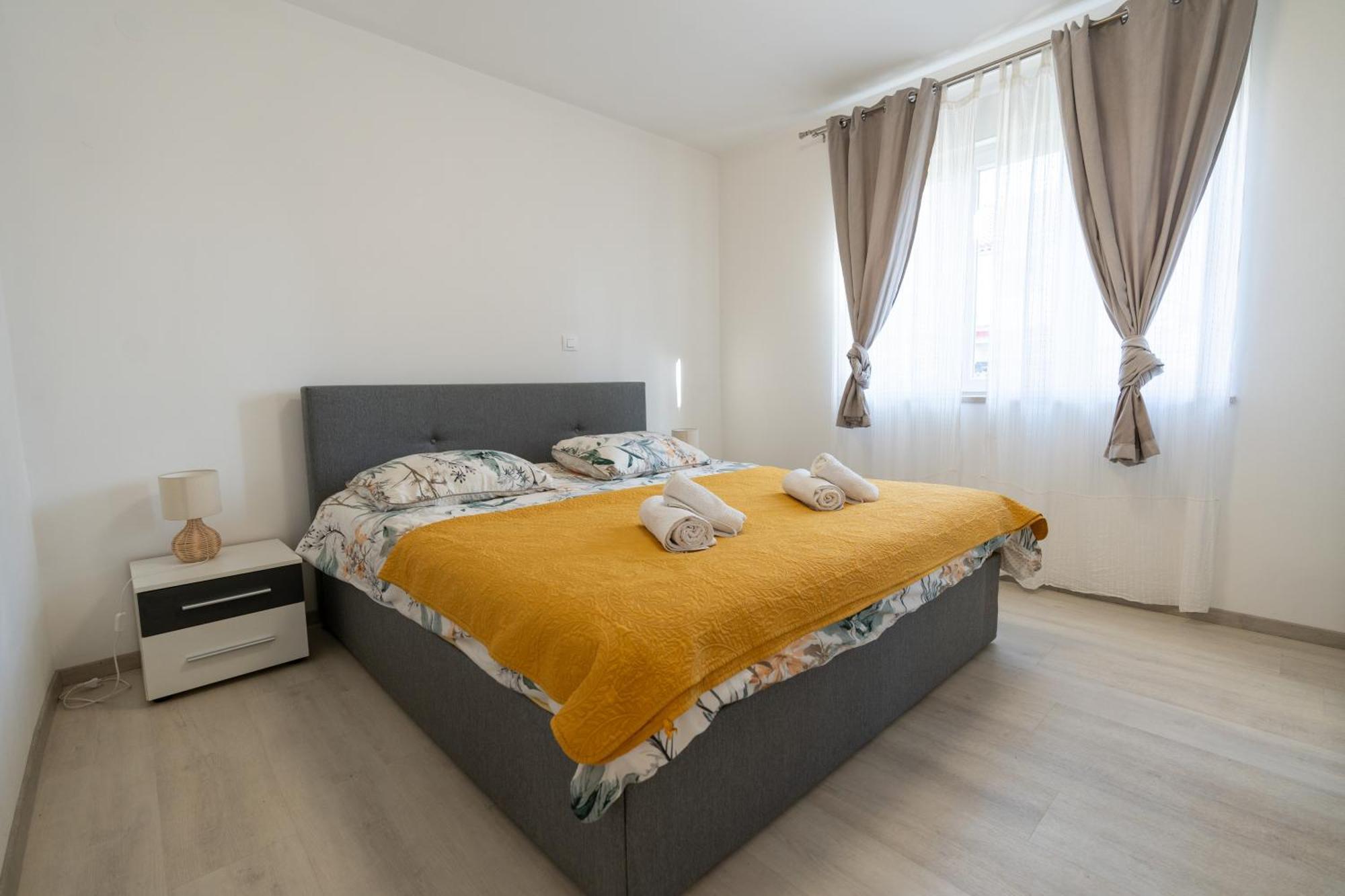 Two-Bedroom Apartment Rea In Ровінь Екстер'єр фото