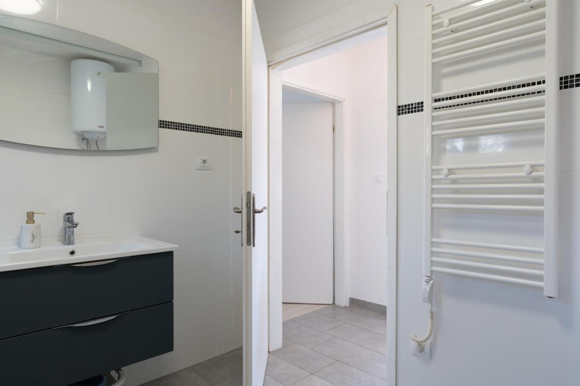 Two-Bedroom Apartment Rea In Ровінь Екстер'єр фото